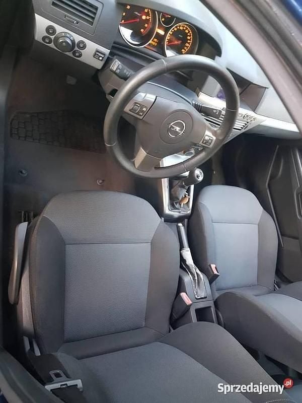 Granatowy Używany 2006 Opel Astra Sedan/Limuzyna | 7500 zł (Uczciwa cena) - Obraz 1/4