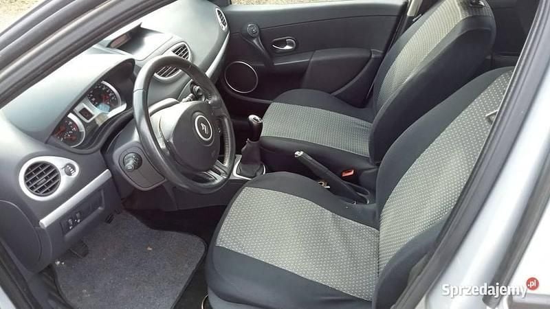 Używany Renault Clio III 2005 Srebrny Hatchback