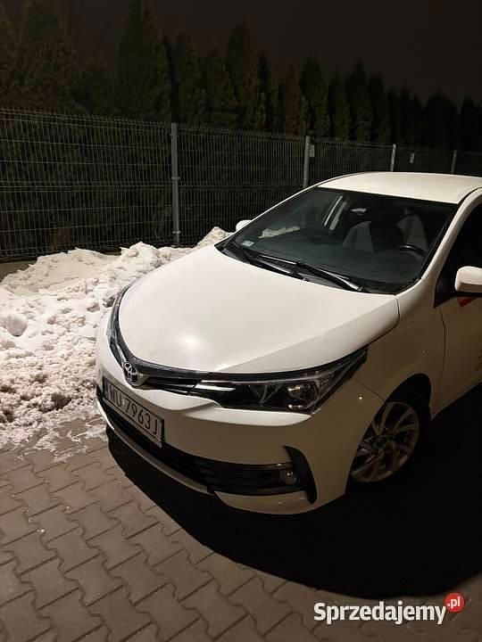 Używany Toyota Corolla 132 KM (97 kW) 2019 Biały Sedan/Limuzyna