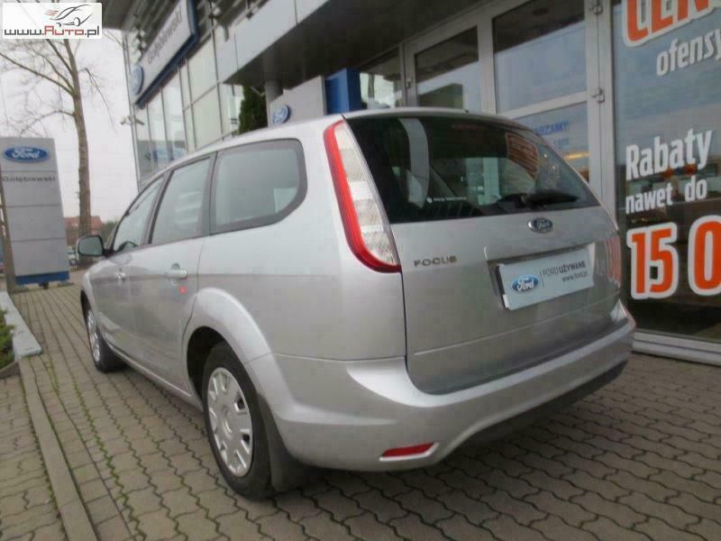 Używany Ford Focus 90 KM (66 kW) 2010 Srebrny Sedan/Limuzyna