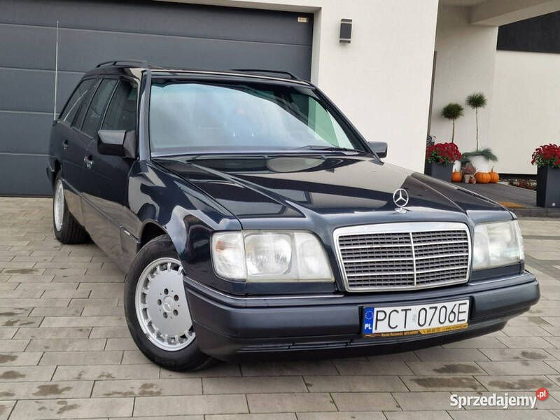 Granatowy Używany 1996 Mercedes E220 Kombi | 22 000 zł - Obraz 1/4