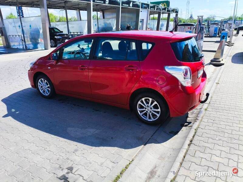 Używany Toyota Verso 2011 Czerwony Minivan