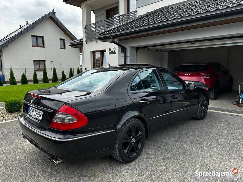 Używany Mercedes E280 2007 Czarny Sedan/Limuzyna