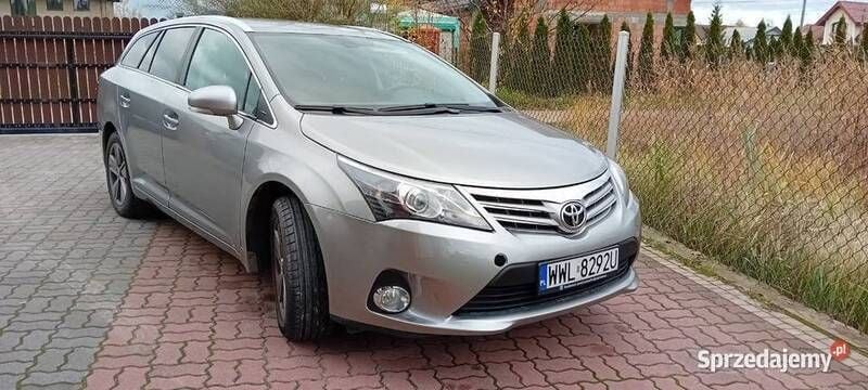 Beżowy Używany 2014 Toyota Avensis Kombi | 37 000 zł (Dobra cena) - Obraz 1/4