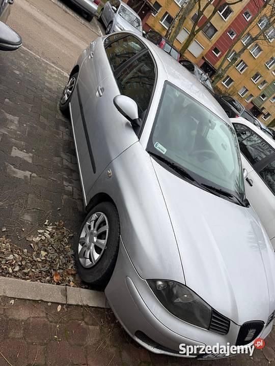 Srebrny Używany 2004 Seat Ibiza Hatchback | 4000 zł (Uczciwa cena) - Obraz 1/4