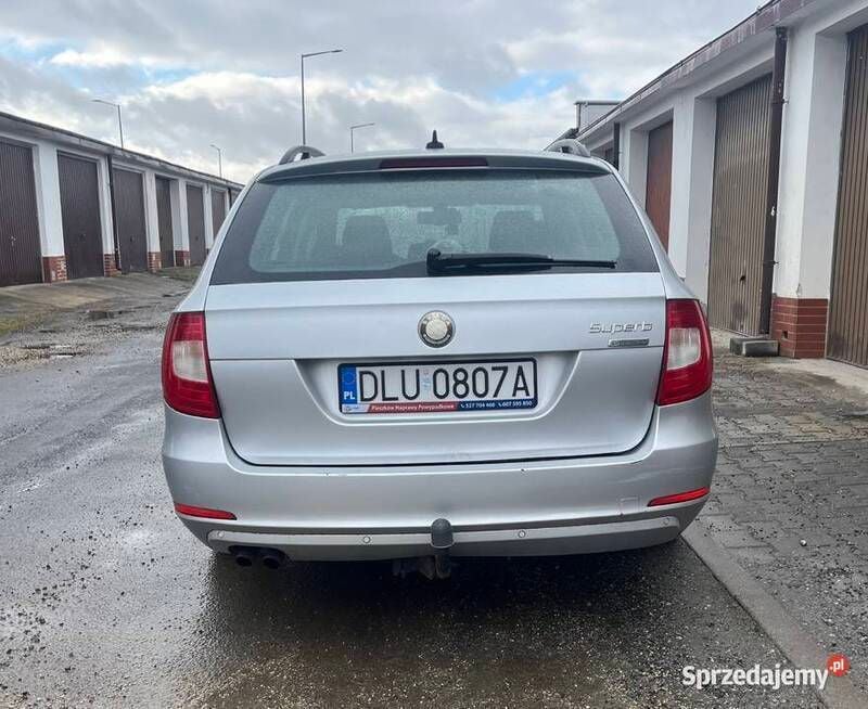 Używany Skoda Superb GreenLine 105 KM (77 kW) 2011 Srebrny Kombi