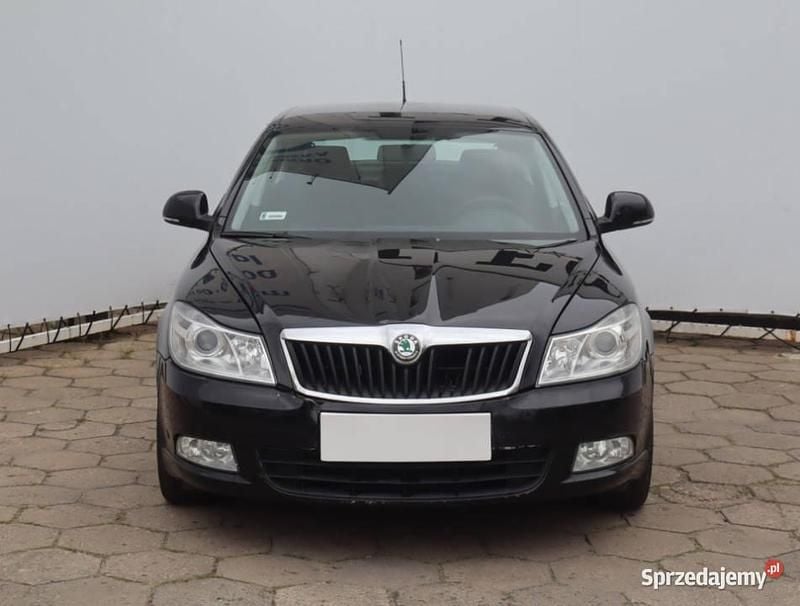 Czarny Używany 2010 Skoda Octavia Hatchback | 14 999 zł (Super Cena) - Obraz 1/4