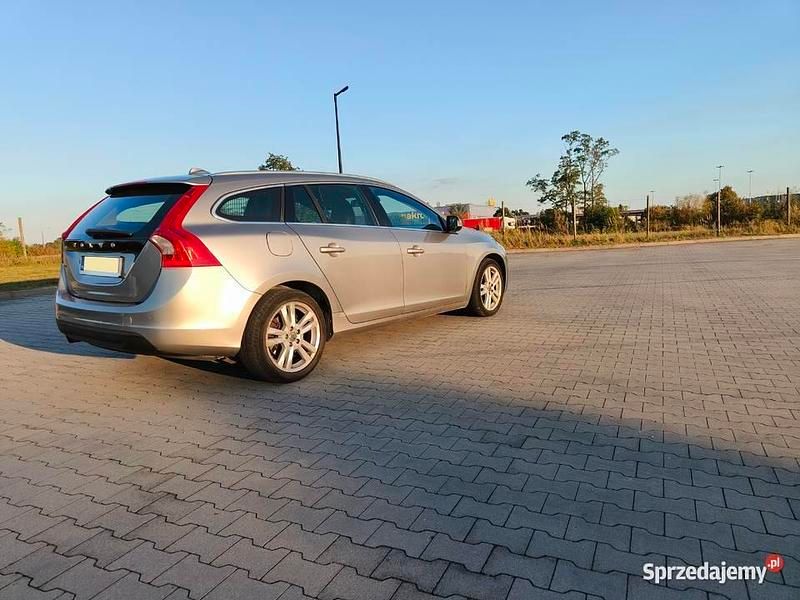 Złoty Używany 2011 Volvo V60 Momentum Kombi | 29 900 zł (Uczciwa cena) - Obraz 1/4
