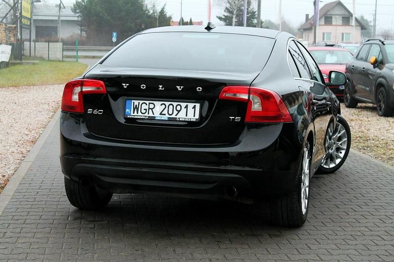 Używany Volvo S60 250 KM (183 kW) 2013 Czarny Sedan/Limuzyna