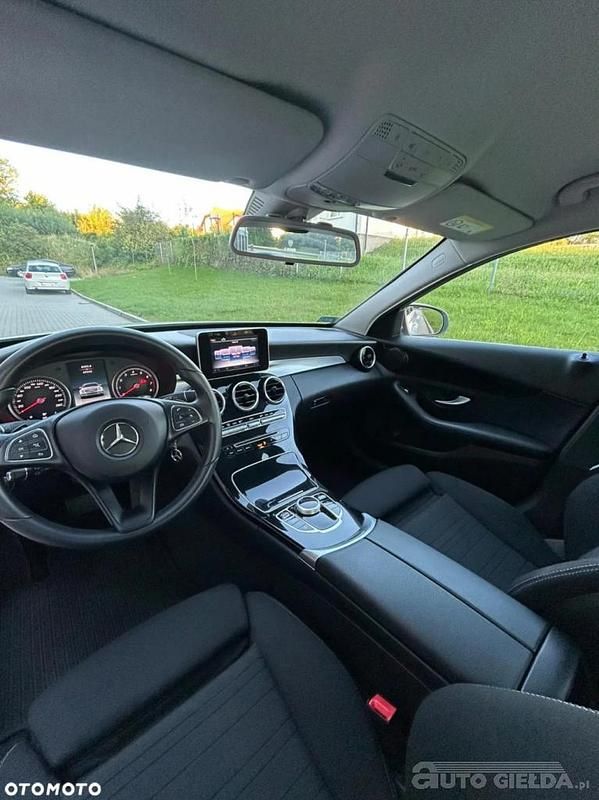 Używany Mercedes C160 2017 Biały Coupe