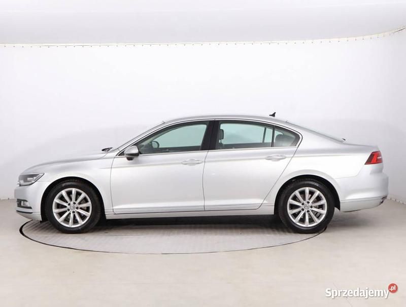 Używany VW Passat 2015 Srebrny Sedan/Limuzyna