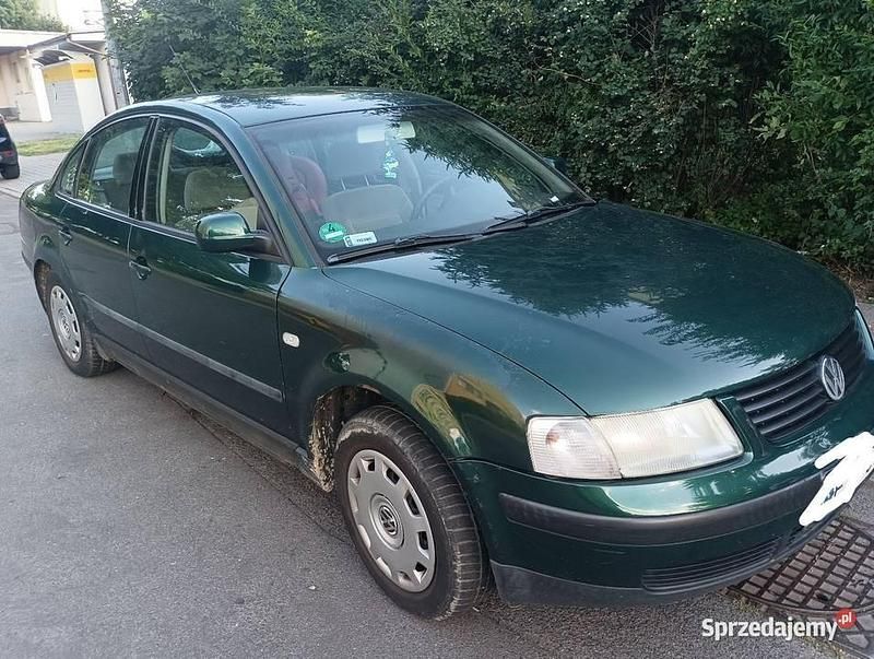 Zielony Używany 2000 VW Passat Sedan/Limuzyna | 2700 zł (Uczciwa cena) - Obraz 1/4