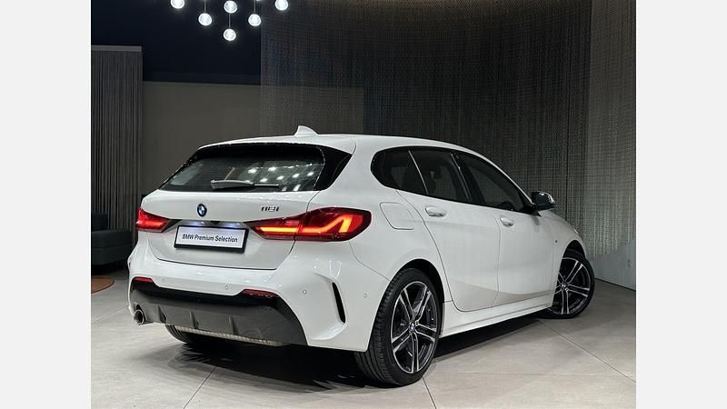 Używany BMW 118 Shadowline 140 KM (102 kW) 2023 Biel alpejska Hatchback