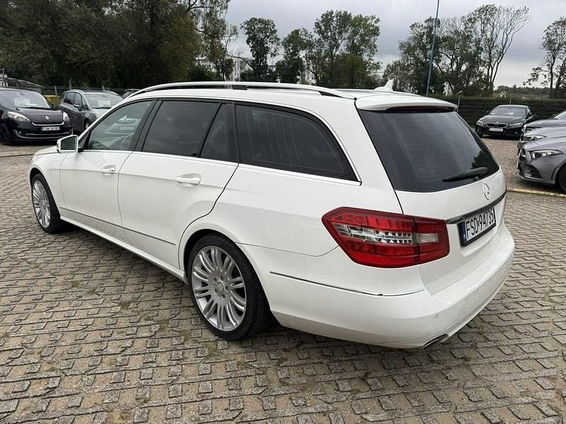 Używany Mercedes E220 170 KM (125 kW) 2010 Biały Kombi