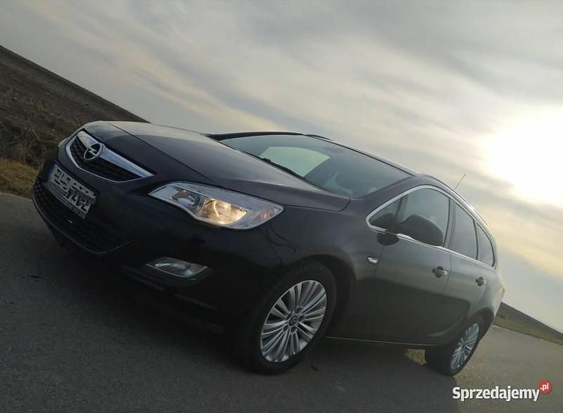Czarny Używany 2011 Opel Astra Kombi | 16 500 zł (Dość drogi) - Obraz 1/4