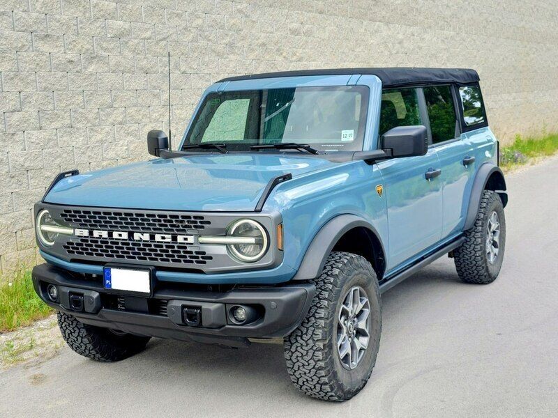 Niebieski (metalik) Używany 2022 Ford Bronco SUV | 199 900 zł - Obraz 1/4
