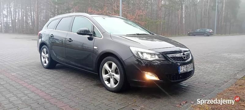 Używany Opel Astra 160 KM (117 kW) 2010