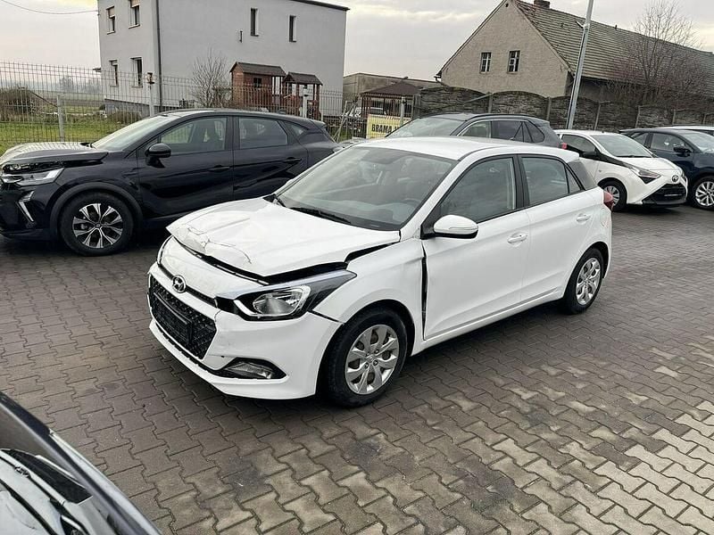 Używany Hyundai i20 75 KM (55 kW) 2018 Biały Hatchback