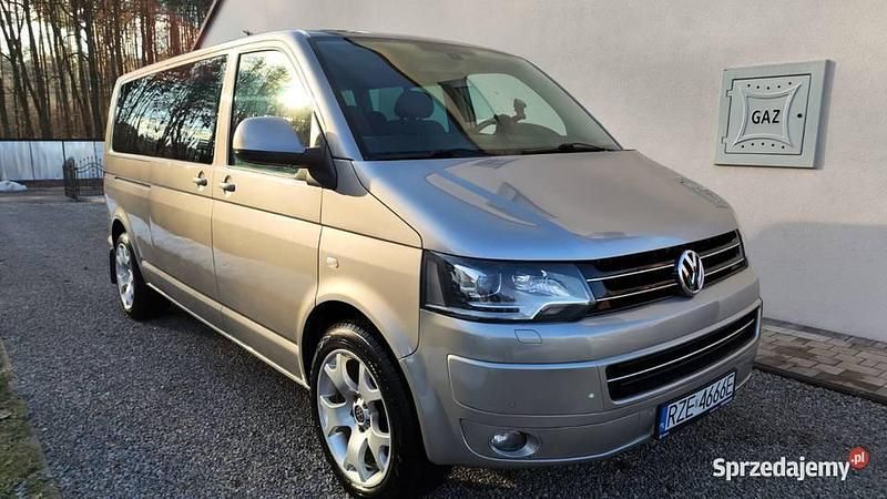 Złoty Używany 2012 VW Caravelle Minivan | 66 000 zł (Uczciwa cena) - Obraz 1/4