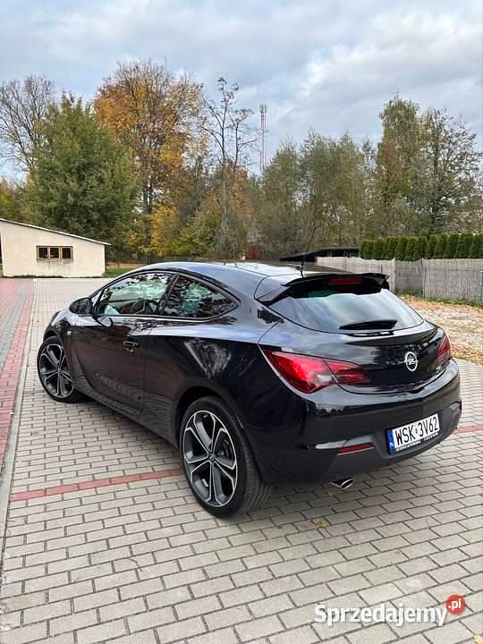 Używany Opel Astra GTC 2012 Czarny Coupe