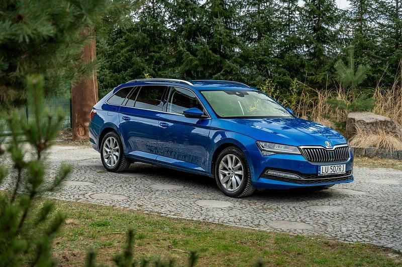 Niebieski Używany 2023 Skoda Superb Style Kombi | 117 777 zł (Dość drogi) - Obraz 1/4