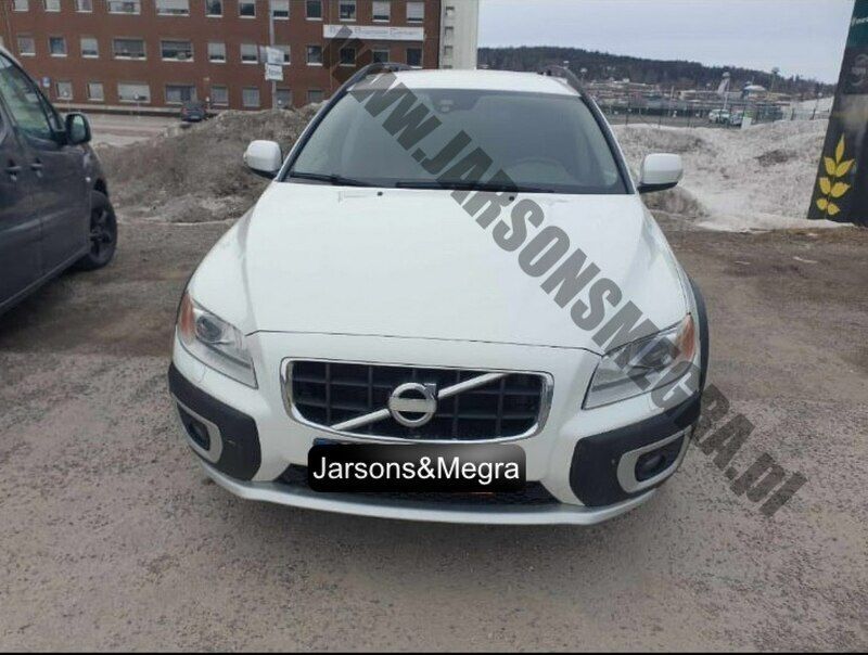 Biały Używany 2013 Volvo XC70 SUV | 32 800 zł (Drogi) - Obraz 1/4