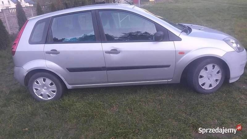 Używany Ford Fiesta 2007 Srebrny Hatchback
