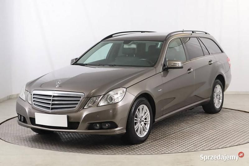 Używany Mercedes E250 2010 Szary Kombi