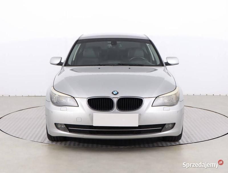 Srebrny Używany 2007 BMW 520 Sedan/Limuzyna | 16 999 zł (Super Cena) - Obraz 1/4