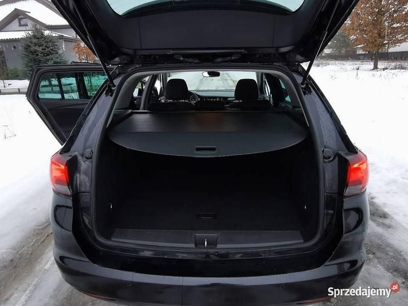 Używany Opel Astra 2018 Czarny Kombi