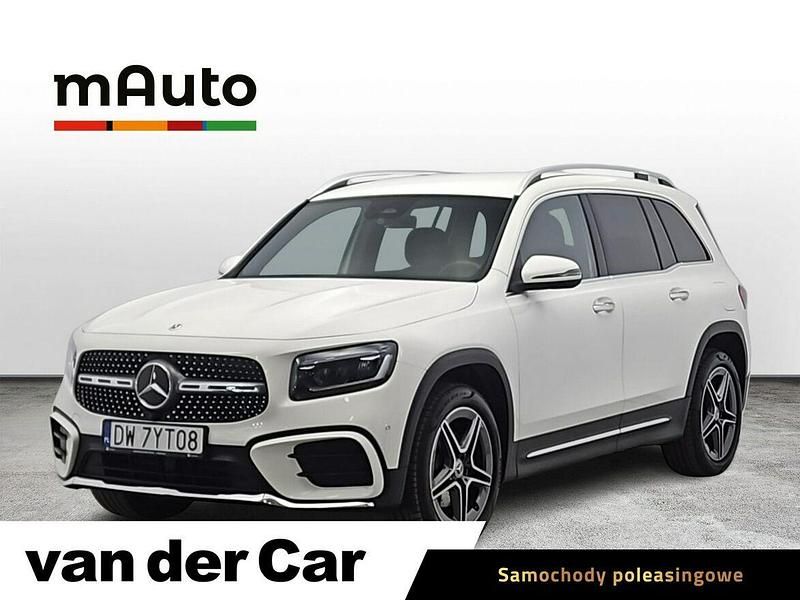 Biały Używany 2023 Mercedes GLB200 AMG line SUV | 189 900 zł - Obraz 1/4