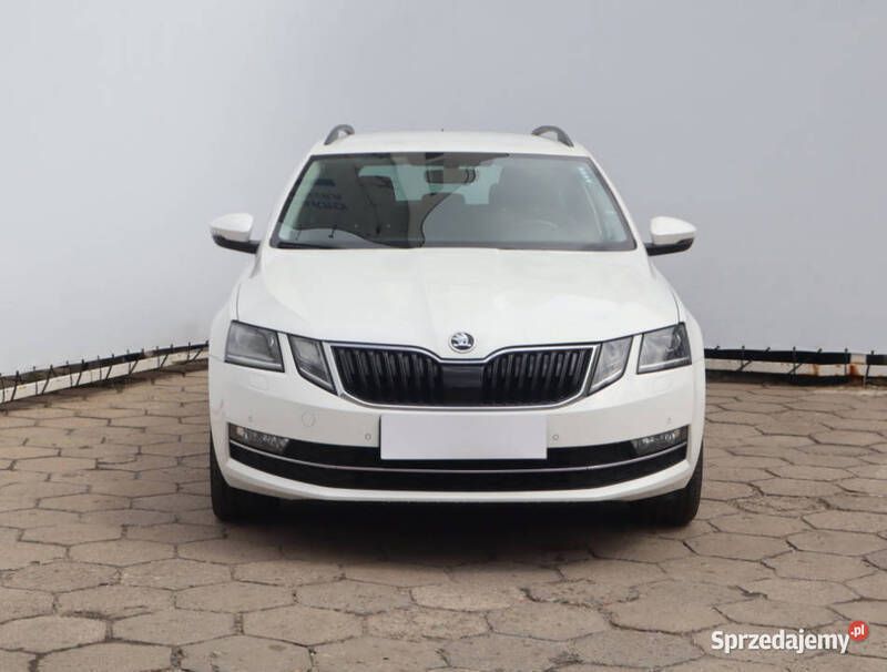 Biały Używany 2017 Skoda Octavia Kombi | 54 999 zł (Uczciwa cena) - Obraz 1/4