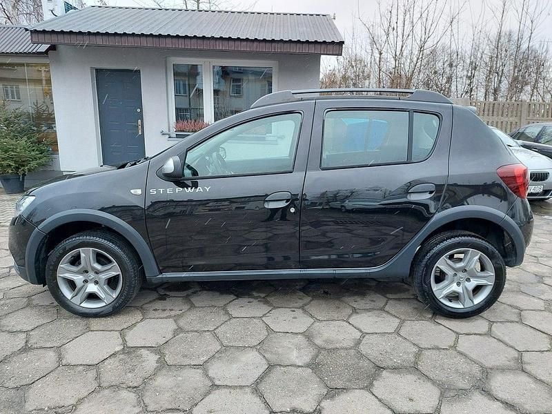 Używany Dacia Sandero Stepway 90 KM (66 kW) 2017 Czarny Hatchback
