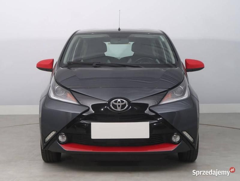 Szary Używany 2017 Toyota Aygo Hatchback | 38 999 zł (Dość drogi) - Obraz 1/4