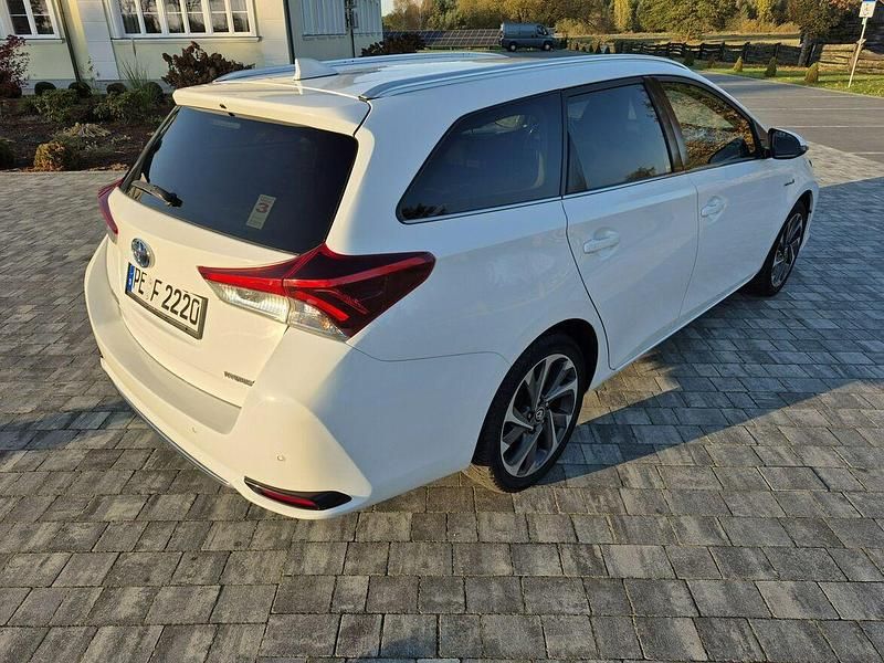 Używany Toyota Auris 2018 Biały Hatchback