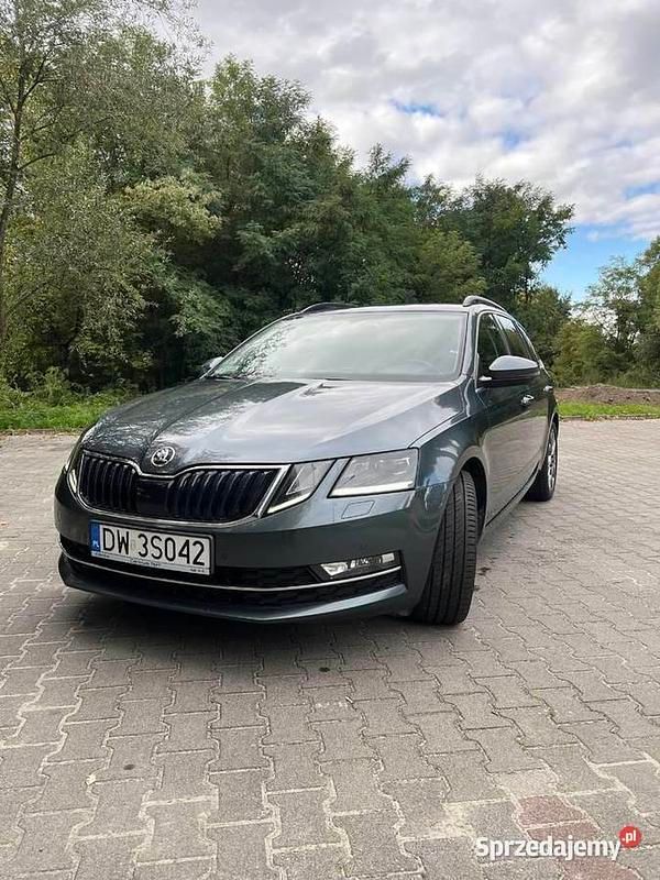 Grafitowy Używany 2017 Skoda Octavia Kombi | 51 500 zł (Uczciwa cena) - Obraz 1/4