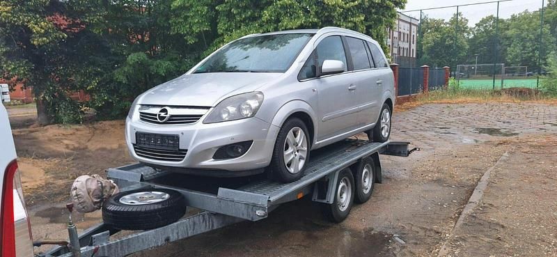 Srebrny Używany 2011 Opel Zafira Minivan | 11 999 zł (Super Cena) - Obraz 1/4