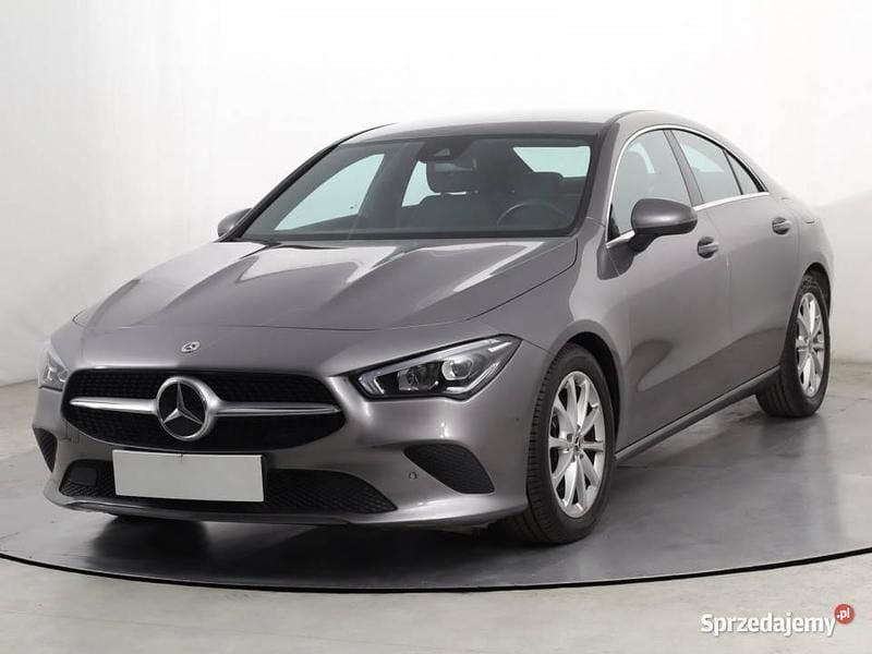 Używany Mercedes CLA200 2022 Szary Sedan/Limuzyna