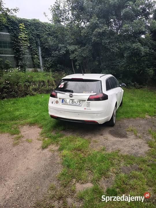 Biały Używany 2010 Opel Insignia Kombi | 14 500 zł (Dość drogi) - Obraz 1/4