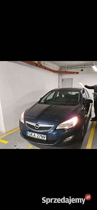 Używany Opel Astra 2010 Niebieski Sedan/Limuzyna
