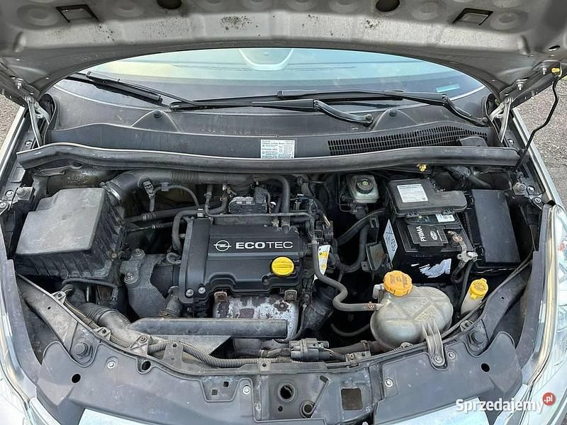 Używany Opel Corsa 2007 Srebrny Hatchback