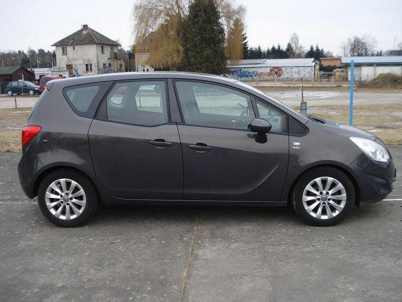 Używany Opel Meriva 120 KM (88 kW) 2013 Inny kolor Minivan
