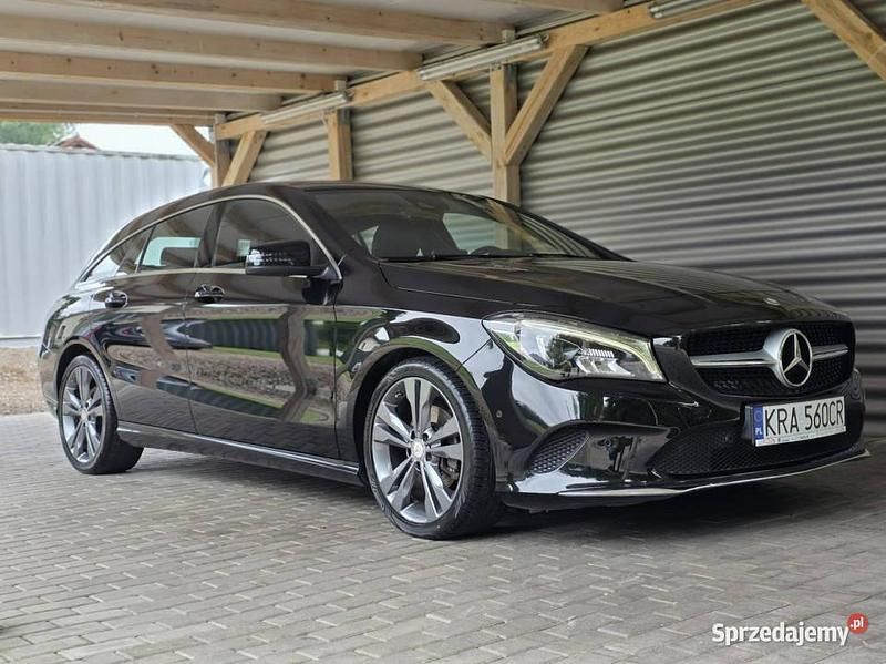 Czarny Używany 2017 Mercedes CLA200 Shooting Brake Kombi | 79 900 zł - Obraz 1/4