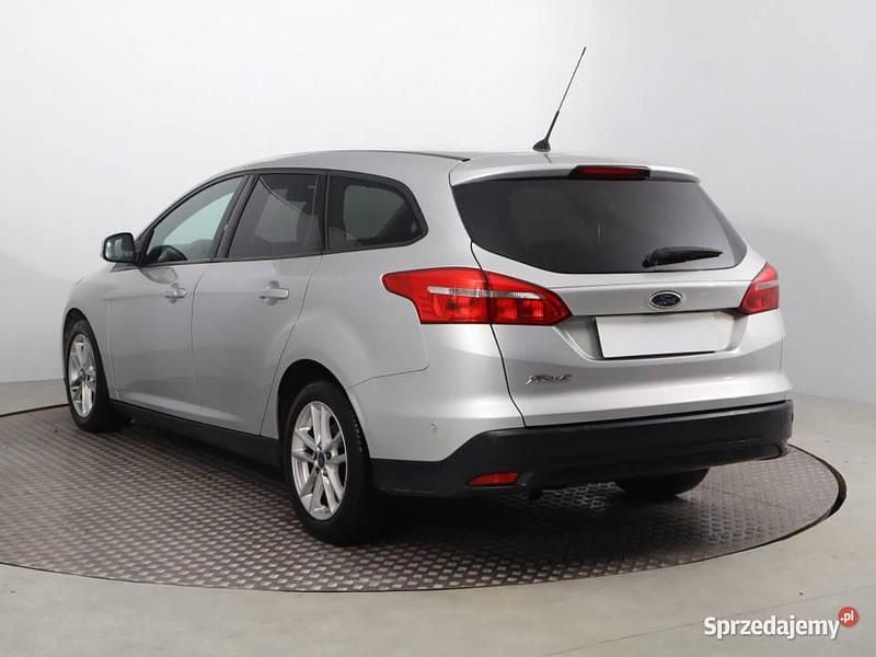 Używany Ford Focus 2017 Srebrny Kombi
