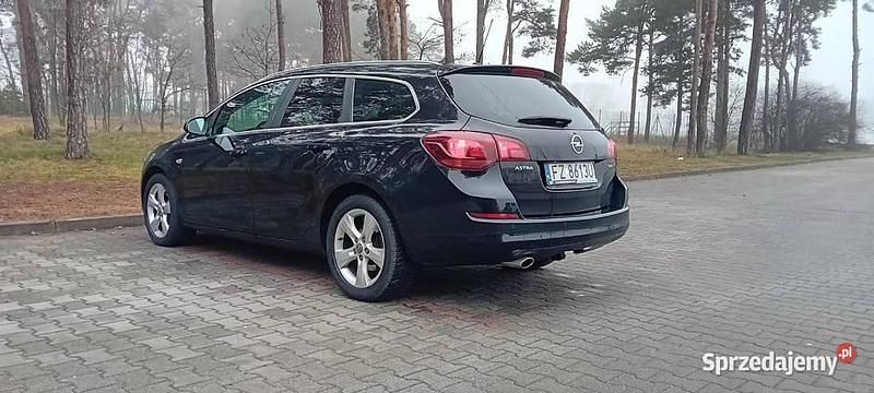 Używany Opel Astra 160 KM (117 kW) 2010