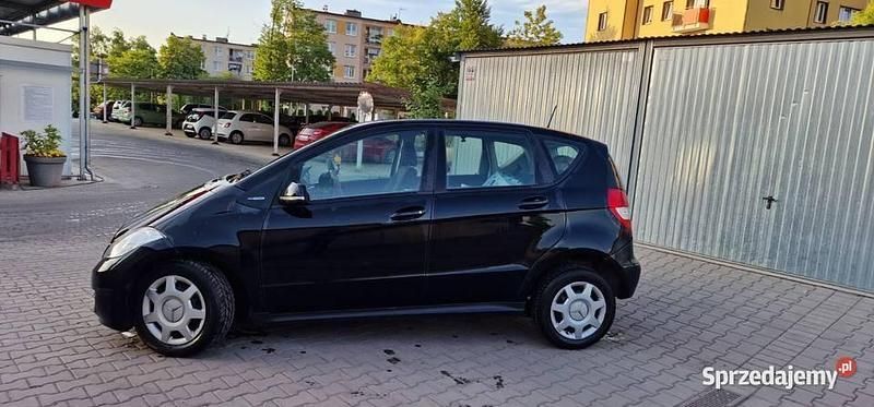 Używany Mercedes A180 2009 Czarny Hatchback