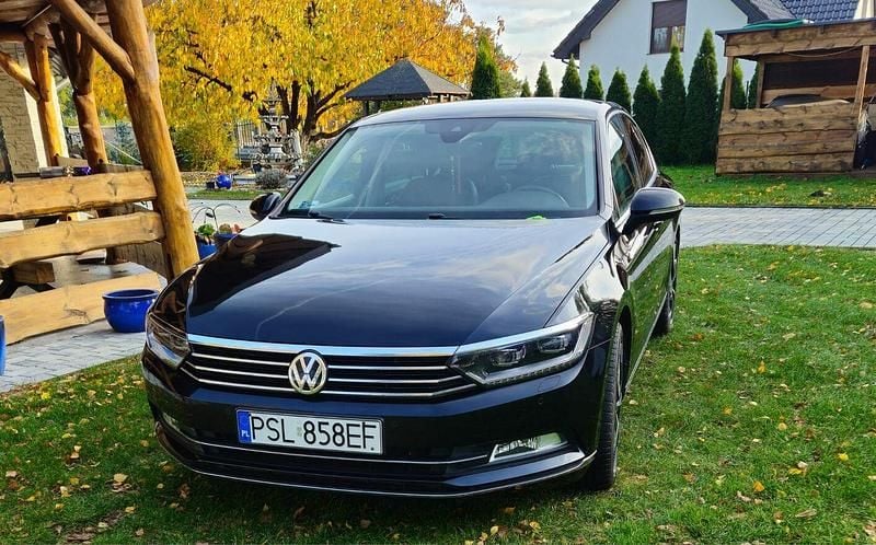 Czarny Używany 2017 VW Passat Sedan/Limuzyna | 75 000 zł (Uczciwa cena) - Obraz 1/4
