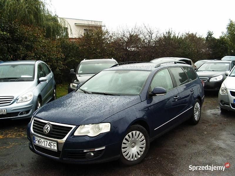 Granatowy Używany 2007 VW Passat R Kombi | 6800 zł (Dobra cena) - Obraz 1/4