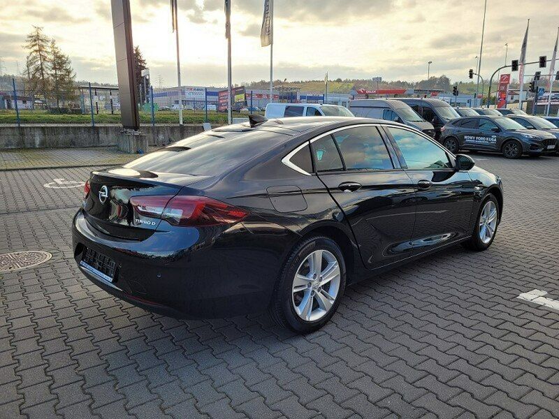 Używany Opel Insignia Sport 136 KM (100 kW) 2017 Czarny Sedan/Limuzyna