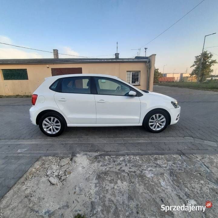Biały Używany 2017 VW Polo Hatchback | 37 900 zł (Uczciwa cena) - Obraz 1/4